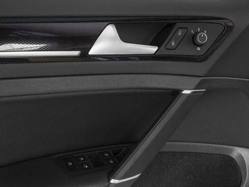 Used 2016 Volkswagen Golf S image 17