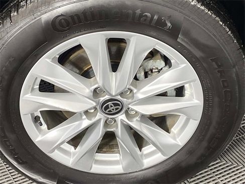 Used 2023 Toyota Corolla Cross LE image 30