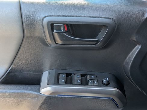 Used 2022 Toyota Tacoma SR5 w/ Technology Package image 15