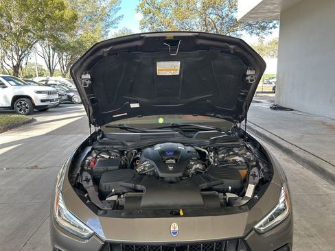 Used 2019 Maserati Ghibli S GranSport image 12