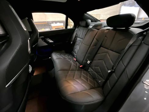 Used 2025 BMW 760i xDrive image 28