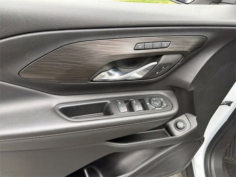 Used 2023 GMC Terrain SLT image 15