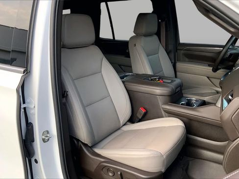 Used 2023 Chevrolet Tahoe LT w/ Luxury Package RWD image 9
