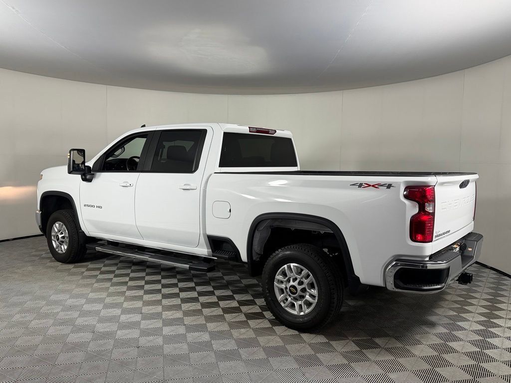 Used 2025 Chevrolet Silverado 2500 LT w/ Convenience Package AWD/4WD image 9