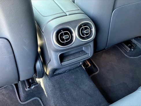 Used 2025 Mercedes-Benz GLC 300 4MATIC image 22