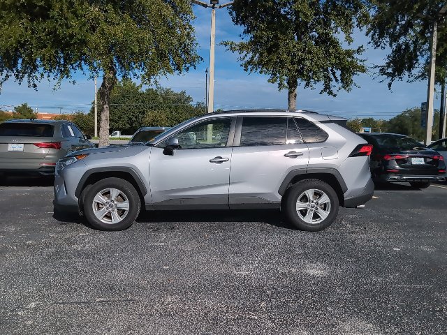 Used 2019 Toyota RAV4 XLE w/ Convenience Package FWD image 3