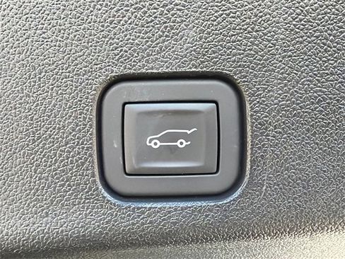 Used 2025 Buick Enclave Preferred image 19