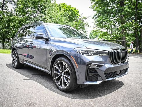 Used 2022 BMW X7 xDrive40i w/ M Sport Package AWD/4WD image 6