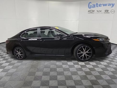 Used 2023 Toyota Camry SE AWD/4WD image 1
