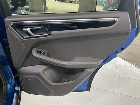 Used 2017 Porsche Macan image 25