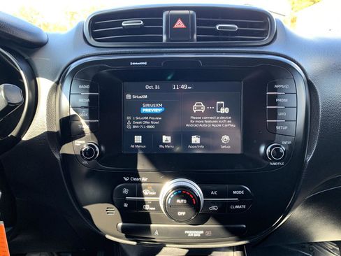 Used 2018 Kia Soul + FWD image 19