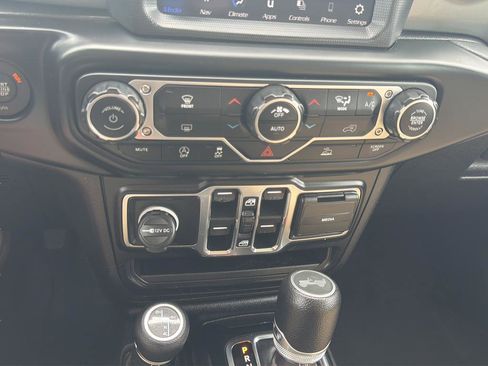 Used 2022 Jeep Wrangler Unlimited Sahara AWD/4WD image 21