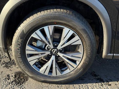 Used 2023 Nissan Rogue SV image 10