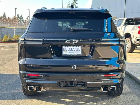 Used 2025 Chevrolet Traverse RS image 4