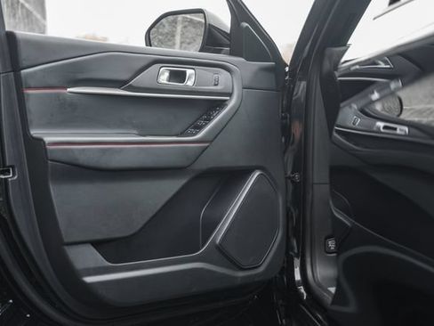 Used 2025 Ford Explorer ST-Line w/ ST-Line Street Pack AWD/4WD image 47