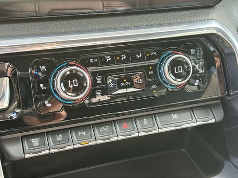 Used 2025 GMC Sierra 3500 Denali w/ Denali Reserve Package image 19