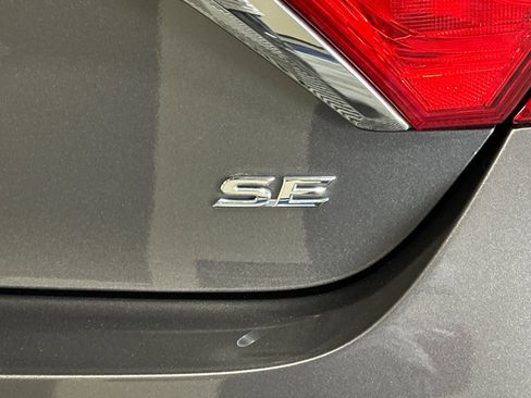Used 2016 Toyota Camry SE image 48