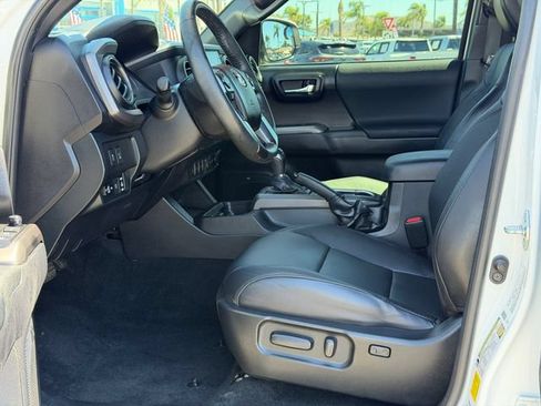 Used 2021 Toyota Tacoma TRD Sport w/ TRD Premium Sport Package AWD/4WD image 15