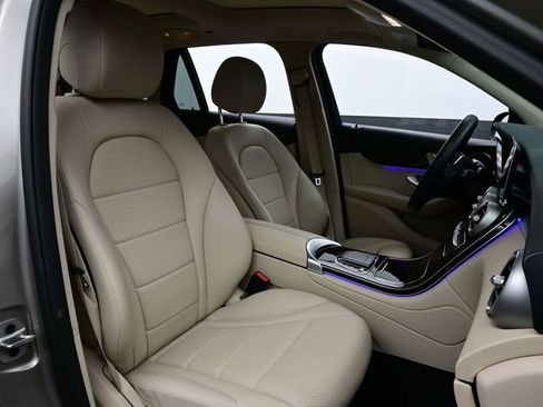 Used 2022 Mercedes-Benz GLC 300 image 17