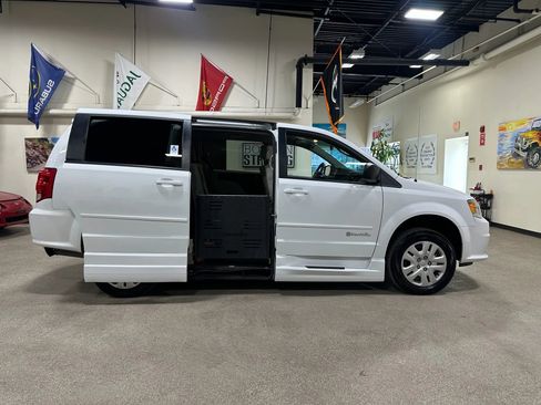 Used 2017 Dodge Grand Caravan SE w/ Power Window Group image 31