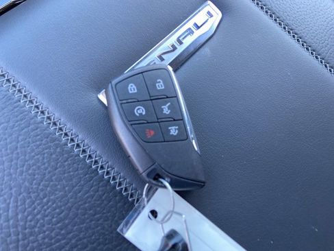 Used 2025 GMC Yukon XL Denali AWD/4WD image 46