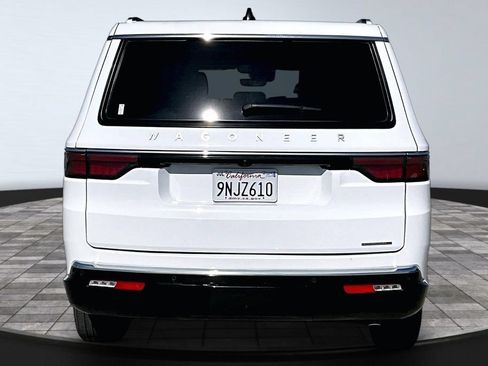 Certified 2024 Jeep Wagoneer L Series II w/ Flexible Seating Group AWD/4WD image 24
