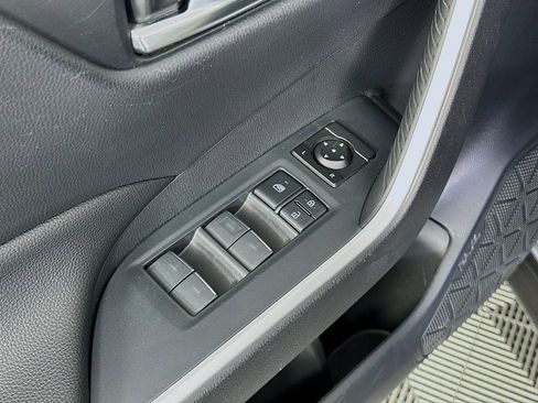 Used 2022 Toyota RAV4 SE w/ Weather & Moonroof Package image 20