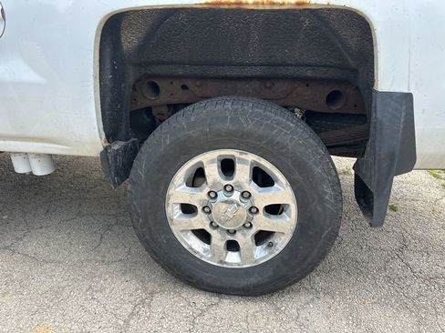 Used 2015 Chevrolet Silverado 2500 LT AWD/4WD image 12