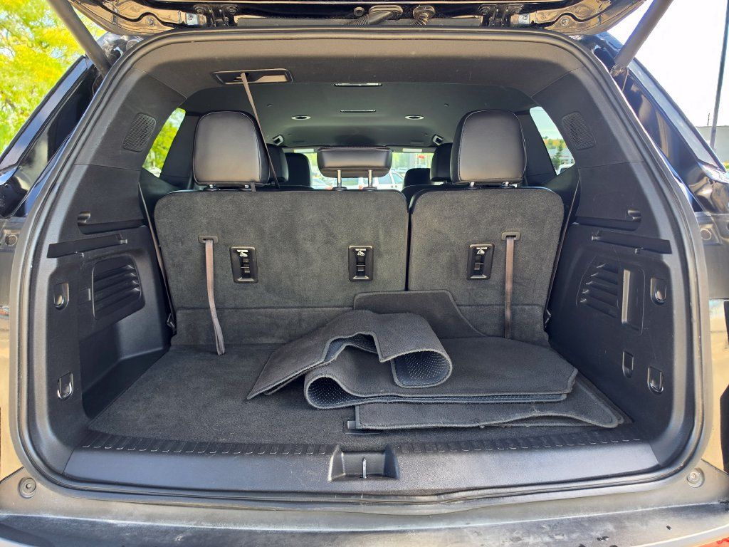 Used 2025 Buick Enclave Preferred AWD/4WD image 13