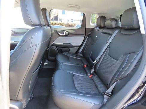 Used 2022 Jeep Compass Latitude image 15