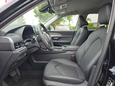 Certified 2025 Toyota Grand Highlander FWD image 21