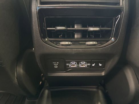 Used 2023 Jeep Grand Cherokee Limited w/ Black Appearance Package AWD/4WD image 13