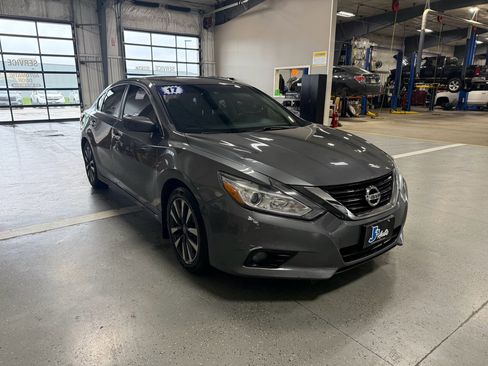 Used 2017 Nissan Altima 2.5 SV FWD image 4