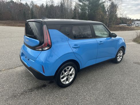 Certified 2023 Kia Soul S image 5