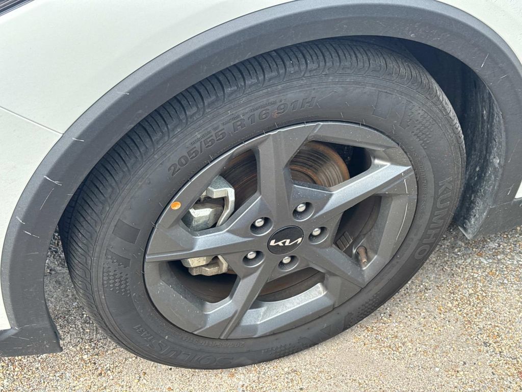 Used 2025 Kia K4 FWD image 5