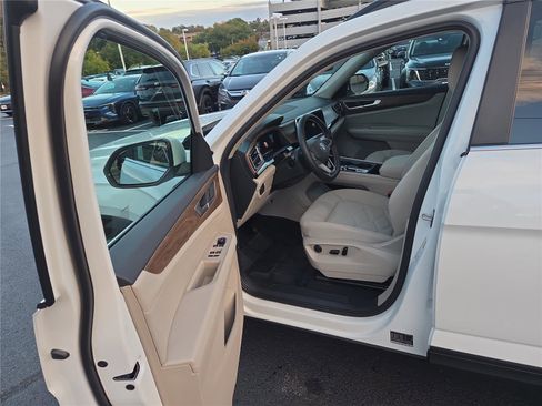 New 2026 Volkswagen Atlas SE image 9