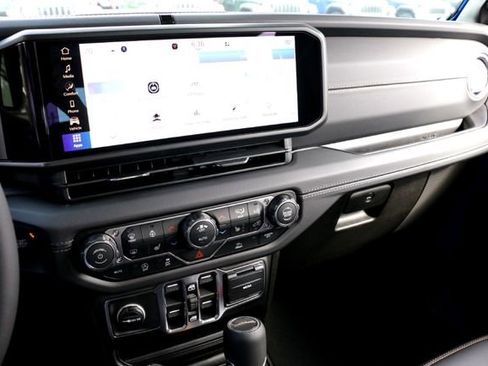 New 2026 Jeep Gladiator Sport image 13