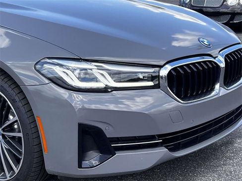 Used 2022 BMW 530e w/ Premium Package image 7