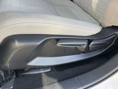 Used 2025 Honda HR-V LX image 23