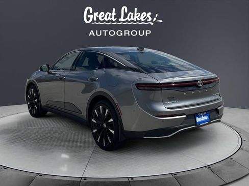 Used 2023 Toyota Crown Platinum image 3