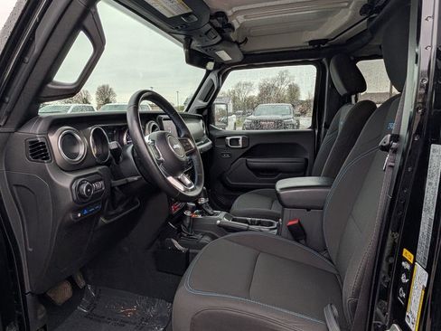 Used 2022 Jeep Wrangler Unlimited Rubicon 4xe w/ Cold Weather Group AWD/4WD image 37