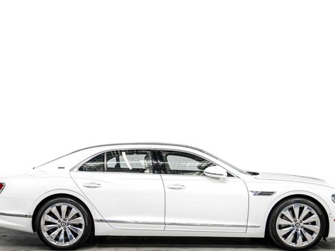 Used 2024 Bentley Flying Spur V8 AWD/4WD image 2