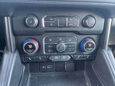 Used 2022 Chevrolet Suburban LT image 26