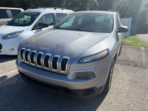 Used 2014 Jeep Cherokee Sport FWD image 2
