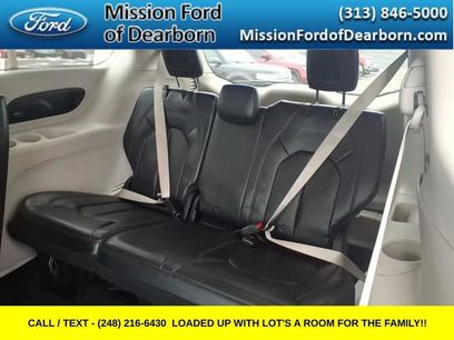 Used 2018 Chrysler Pacifica Touring-L w/ Advanced Safetytec Group