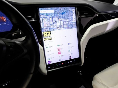 Used 2020 Tesla Model X Long Range image 34