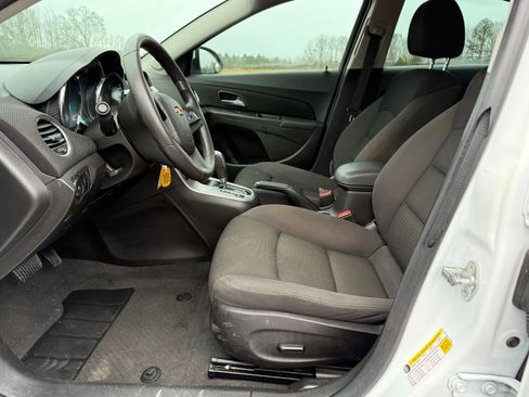 Used 2015 Chevrolet Cruze LT image 9