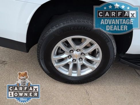 Used 2024 Chevrolet Suburban LT RWD image 3