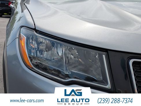 Used 2019 Jeep Compass Latitude w/ Popular Equipment Group FWD image 9