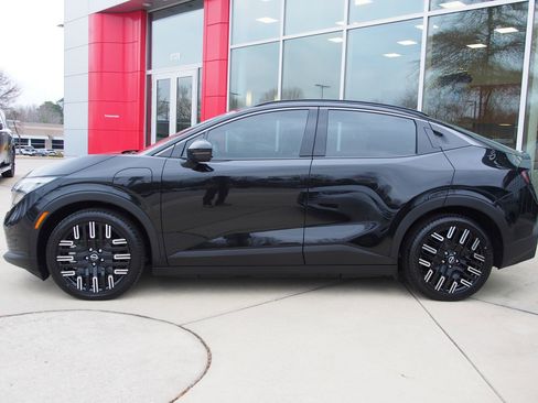 New 2026 Nissan Leaf Platinum+ w/ Floor Mat Package (Platinum+) image 4